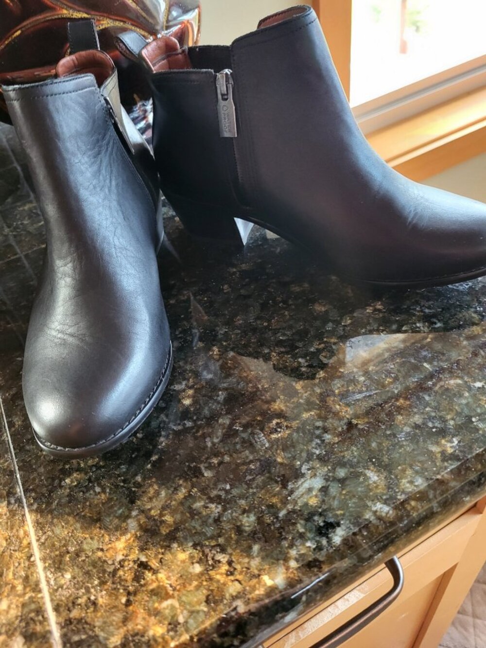 NWOT Vionic Bethany Black Chelsea Boots Women's Leather Waterproof Zip Booties 7